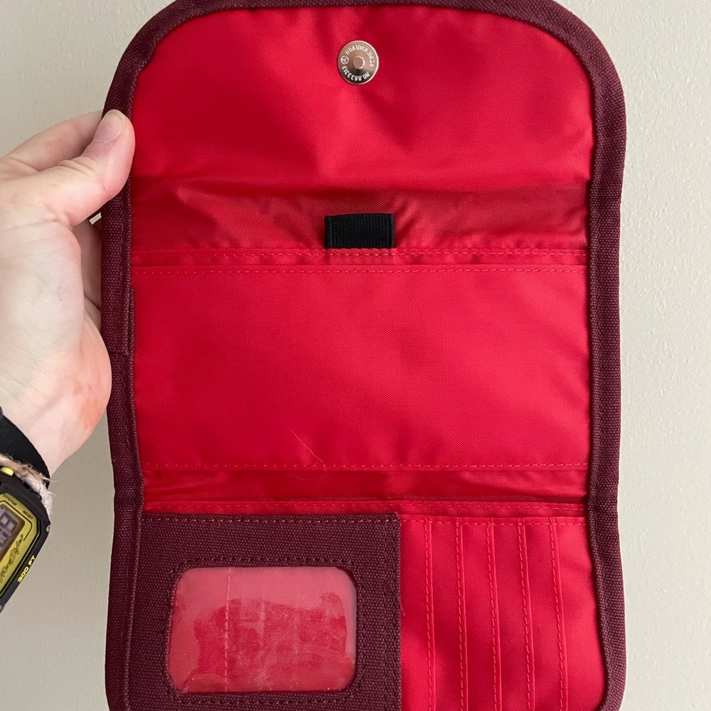 NWT Kavu Wallet